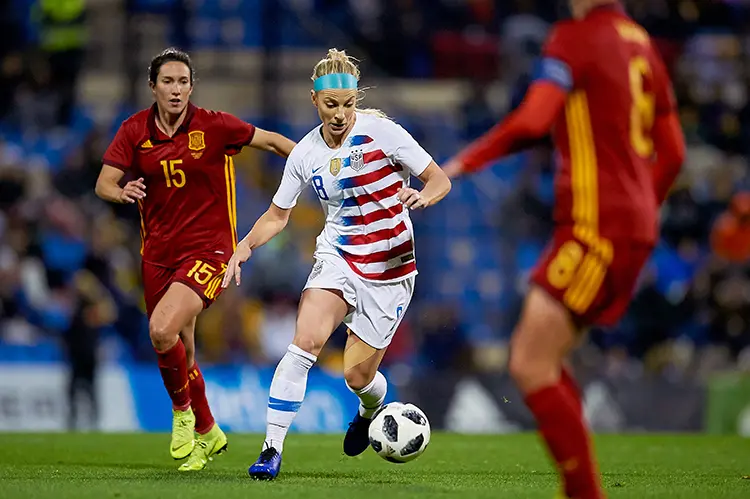 Julie Ertz of the USWNT playing against Spain
